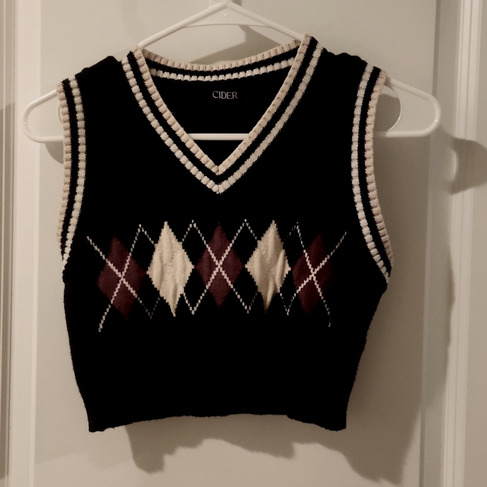 Croped  sweater vest